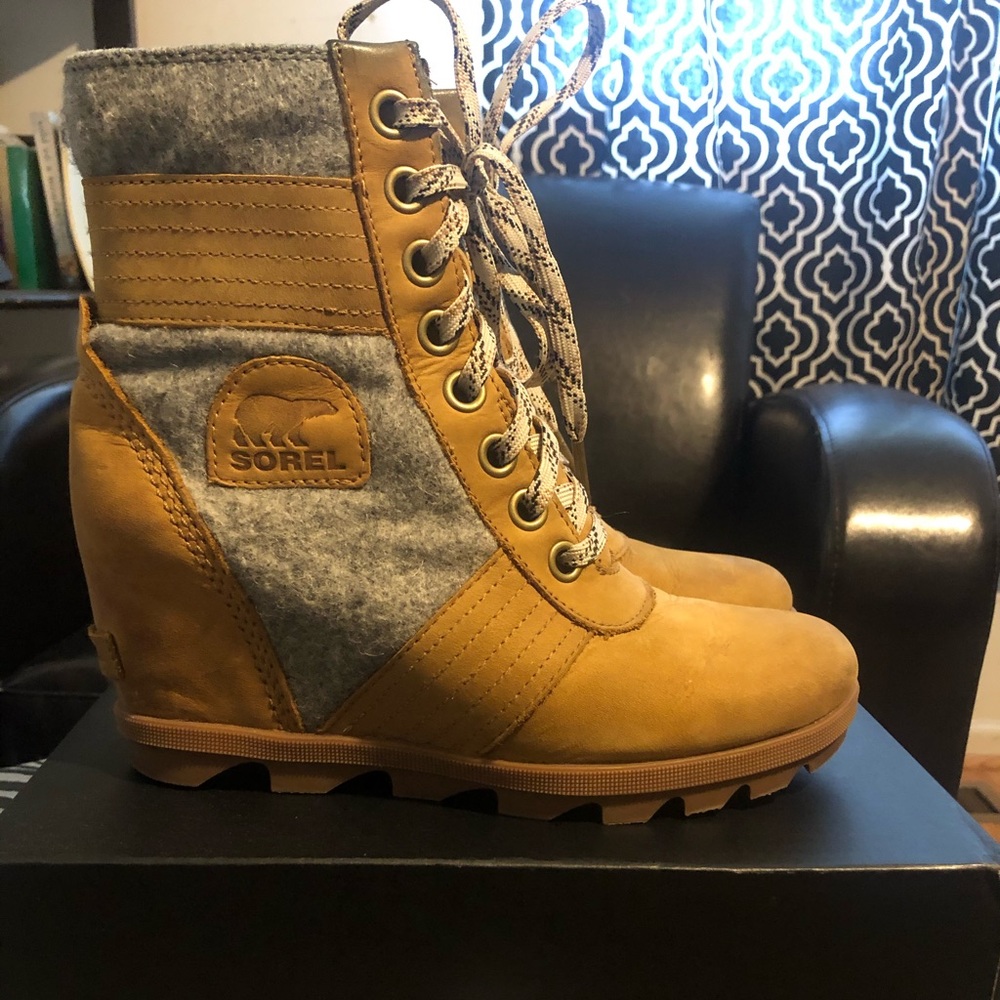 Joan of Arcadia wedge waterproof boot